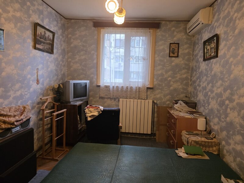 Titan, chiar la intrare in Parcul IOR, pe Lunca Bradului, la Scoala 195