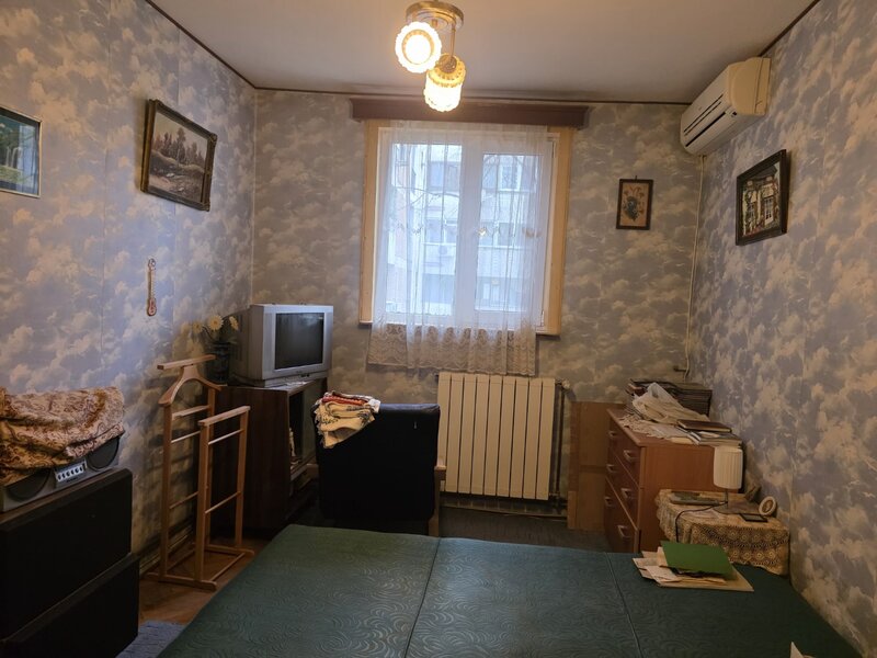 Titan, chiar la intrare in Parcul IOR, pe Lunca Bradului, la Scoala 195