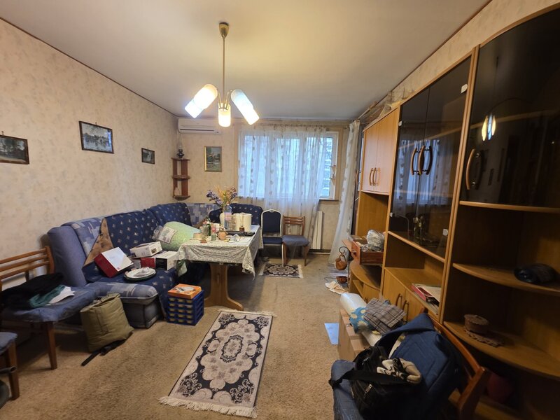 Titan, chiar la intrare in Parcul IOR, pe Lunca Bradului, la Scoala 195