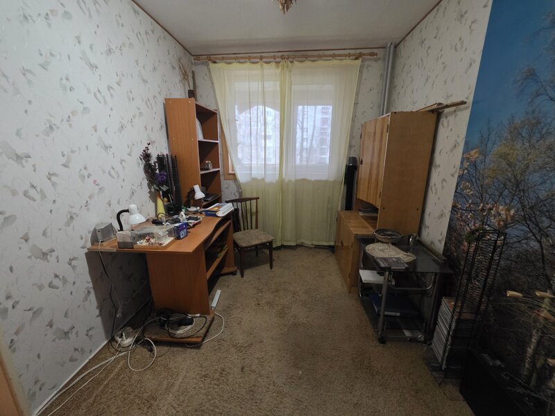 Titan, chiar la intrare in Parcul IOR, pe Lunca Bradului, la Scoala 195