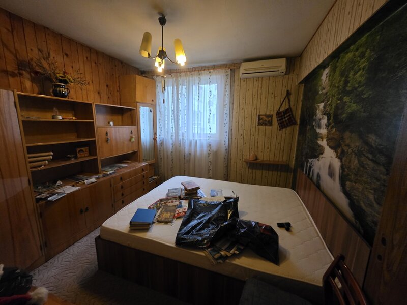 Titan, chiar la intrare in Parcul IOR, pe Lunca Bradului, la Scoala 195