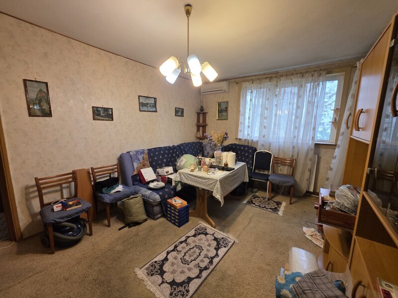 Titan, chiar la intrare in Parcul IOR, pe Lunca Bradului, la Scoala 195